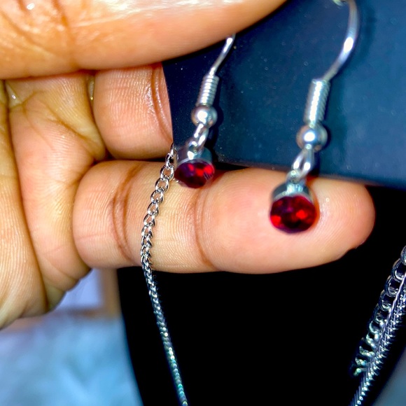 🌟Gorgeous! Lightweight silver and ruby red necklace set! Ready to Ship! - Picture 2 of 2